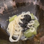 クイントカント - パスタフレッダ（キャビアのカペリーニ マスカット添え）