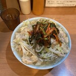ラーメン BooBoo太郎。 - 小ラーメン（麺少なめヤサイニンニク少なめアブラ）+ニラキムチ