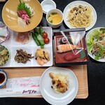 ホテル　加賀助 - 料理写真:夜バイキングの一部