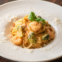 海老とブロッコリーのトラパニ風 アーモンドソース