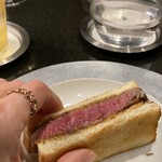 焼肉牛印 - 柔らかく歯切れのよいシャトーブリアンサンドは絶品