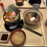 まごころ食堂 - お味噌汁がつくのが面白い