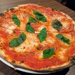 pizza e vino MOMO - マルゲリータ