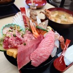 野口鮮魚店 - 朝一築地丼(具増し)、仲卸あら汁