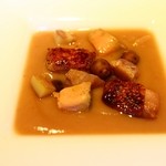 キメラ - 栗のスープ（ほろほろ鶏のソテーとフォアグラ、零余子を添えて）