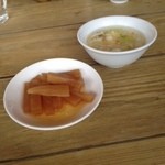 上海台所 鍋家 - 前菜は大根