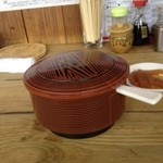 上海台所 鍋家 - 飯はお櫃に