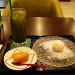 仁倉総本店 - グリーンティー、苺大福、餡巻き