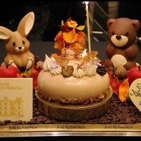 ガストロノミー ジョエル・ロブション - 記念日のケーキ可愛いすぎておもしろい、クマとウサギは食べられませんでした