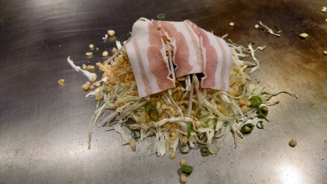 OKOSTA Hiroshima Eki Okonomiyaki Taiken Stsudio photo 2