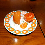 グリルキャピタル東洋亭 - 「まるごとトマト」を切ってツナサラダとドレッシングでいただきます