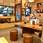 わだ泉 - ✨店内1（店内中央にあるテーブル席）✨