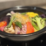 麻布料理店 Tokyo Wagyu Steak - 20種野菜とフカヒレと比内地鶏の白湯ソース