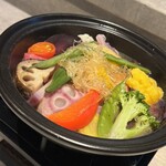 麻布料理店 Tokyo Wagyu Steak - 20種野菜とフカヒレと比内地鶏の白湯ソース