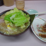 平松屋 - ラーメン+キャベツトッピング＋半餃子