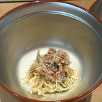 329001807 - 蟹、上部はメス、下部はオスとのこと。