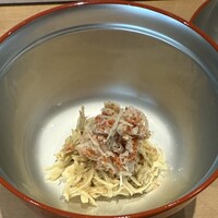 紀尾井町 三谷 - 蟹、上部はメス、下部はオスとのこと。