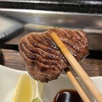 あか牛焼肉専門 和牛一頭流 肉萬 - 