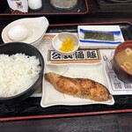 資さんうどん - 朝食メニューの中から鮭定食をお願いしてみました。