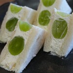 小樽茶房 - 料理写真:フルーツサンドシャインマスカット 1850円(2025年10月)