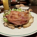 329006862 - ▪鴨もも肉のコンフィ サラダ添え