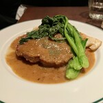 329006864 - ▪四元豚　肩ロースのロースト、マッシュルームのクリームソース、マッシュポテト、ほうれん草、筍添え