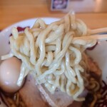 天童製麺 - 太縮れ麺。