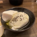 銀シャリ鮮魚 オサカナマルシェ 船橋駅前市場 - チーズ豆腐　めっちゃ濃厚!