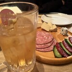 大衆びすとろう - ハイジンジャー+チーズとハムの盛り合わせ