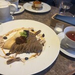 カフェ マルリー - 季節のクレープ1100円　アッサムティー880円