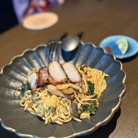 SAAWAAN BISTRO - グリルポークときのこのスパイシーパッタイ