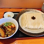 食煅 もみじ - つけそば(大)
      
      10月に伺った時のもの。
      最近、毎月欠かさず行ってるな(*≧艸≦)
      次は温かいラーメンにしようと思うのに、つけそばの魅力にまだ取り憑かれ中(;￢∀︎￢)