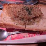 居酒屋 ヨーテル - 疲労を消し飛ばすためにやりすぎガーリックトーストのハーフ。