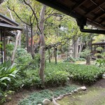 山屋 - 日本庭園眺めながらお部屋へ