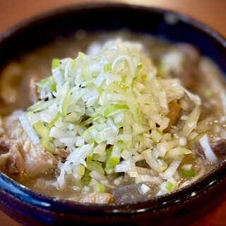 ◆鮮度が決め手。仕込みが旨さを引き立てる、もつ千の逸品◆