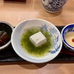 地酒・地魚 三代目ハルク - お通し（煮こごり、海苔豆腐、玉子豆腐）