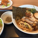 大鷹ラーメン - ブラックペッパー、別皿で出してくださいました