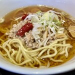 東天紅 - 半ラーメン(台湾麺)