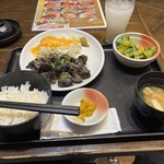 はなの舞 プレナ幕張店 - (日替わり定食)豚ハラミ定食、1000円。