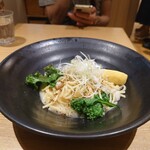 こなな ルミネ立川店 - しらすと小貝柱の塩麹レモン