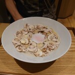 こなな ルミネ立川店 - 舟形マッシュルームの豆乳カルボナーラ