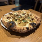 ピッツェリア トラットリア ダ オカピート - 口の中で茸の旨味が爆発する
