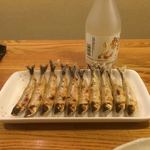 とゝや魚長 - 絶品のワカサギの塩焼き