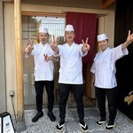 鮨 つぼみ - いつもありがとうございますm(_ _)m
      この日もとても美味しいおすしをいただきながら、楽しくすごさせていただきました♪
      ではまた♪( ´θ｀)ノ