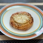 flour+water - オニオングラタンのフォカッチャ