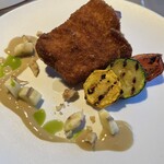 TRATTORIA CREATTA KARUIZAWA - オリヴィアポークのカツレツ　ゴルゴンゾーラとバナナ