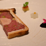 ラチュレ - 鹿、熊、猪肉、フォアグラのパテアンクルート