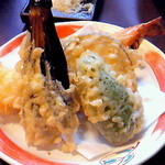 手打そば 越峠 - 天ぷら　蕎麦つゆと共用ですが、炒り塩で戴きました。