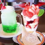 Cafe V - 料理写真:いちごパフェ1300円税込クリームソーダ600円税込ｗ