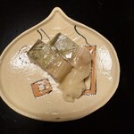 つる由 - シマアジの寿司